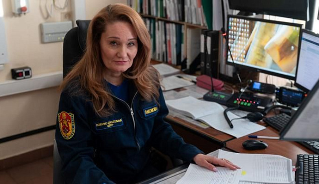 «Я ощущаю гордость за исполненный долг»: диспетчер Пожарно-спасательного центра Москвы поделилась воспоминаниями о своей службе